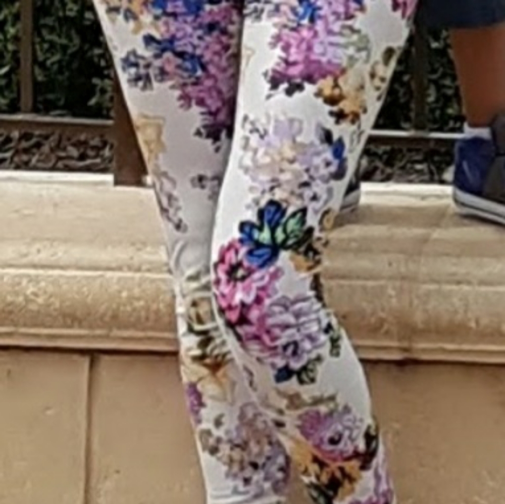 Colorful flowers leggings